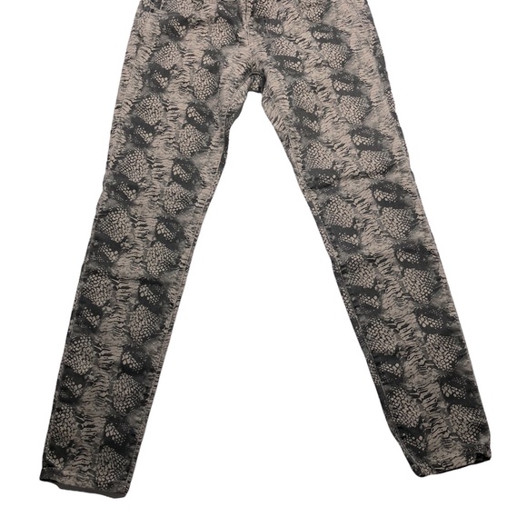 CAbi 958 Low Rise Stretch Diamondback Snakeskin Print Skinny Jeans - Picture 9 of 12